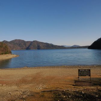 本栖湖畔に降りてきました