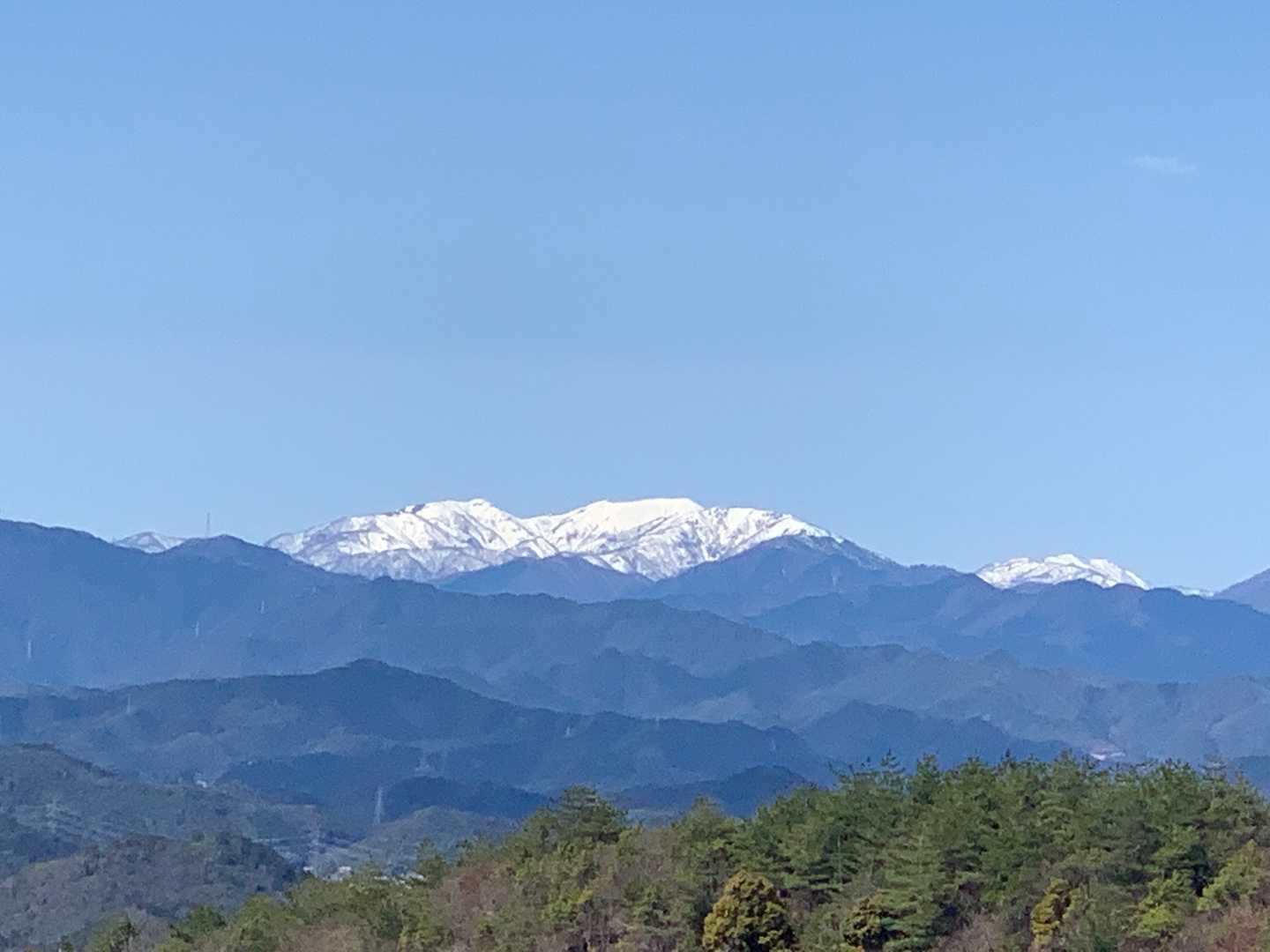 やっと覚えた能郷白山
酷道とか通行止めとか‥登山口まで行くだけでも大変そうで敬遠してましたが、登ってみたくなってきました✨
