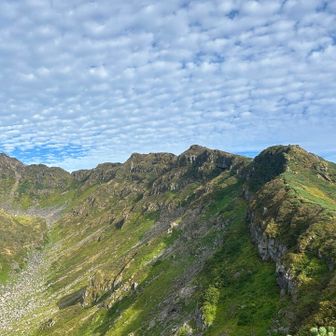 こうして見ると、外輪山の上をずっと歩けるってなかなか無い

この景色が見られるならまた来たい‼️