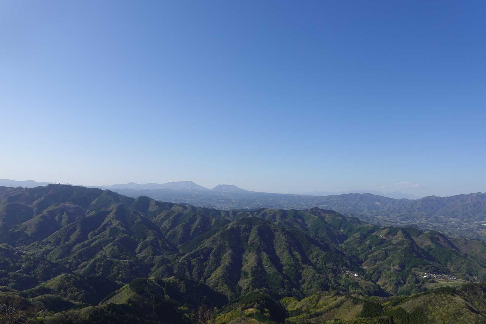 正面は阿蘇山