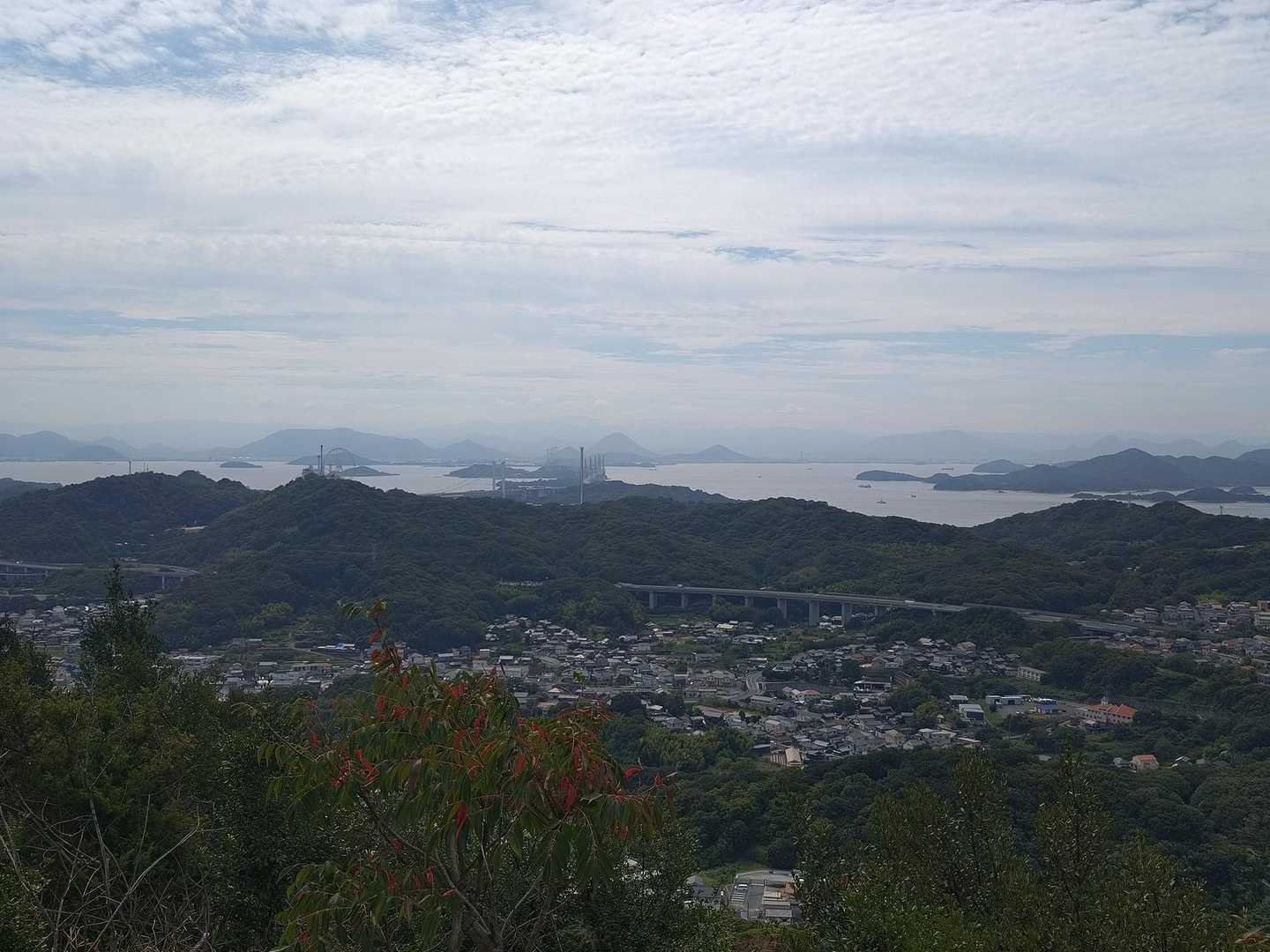 山頂からのビュー🔍
ビバ！『鷲羽山ハイランド』の観覧車🎡見えました🤩
