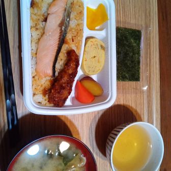 朝食は５時に４人揃って
頂く。