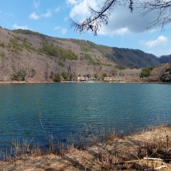 四尾連湖。小さいながら淡水でとてもきれい