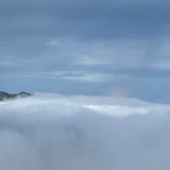 雲海の上に虹🌈❗️👀