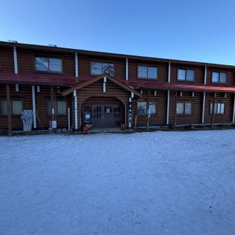 ようやく雲取山荘に到着
両脚の太腿の疲れが酷く、チェックイン後1.5時間休憩した　そのあと荷物を減らして雲取山頂へ