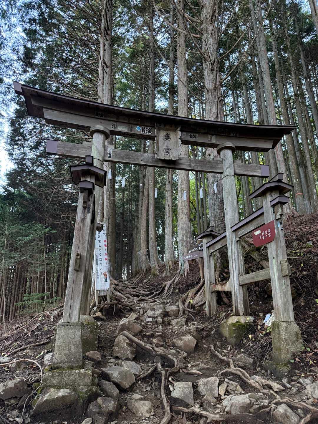 2番目の鳥居⛩️
石ころゴロゴロ💦