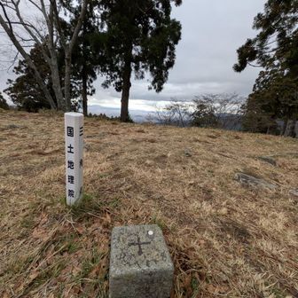 本丸=三角点、展望もよい