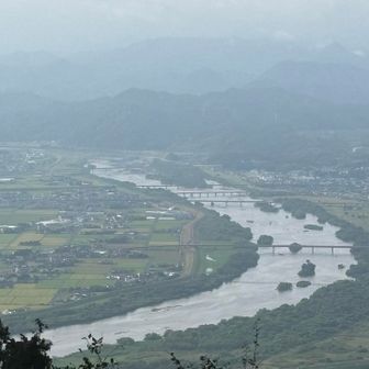 頂上から

雨が大量に降って、斐伊川の水量が復活してます