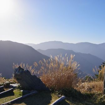 登山口の落合峠