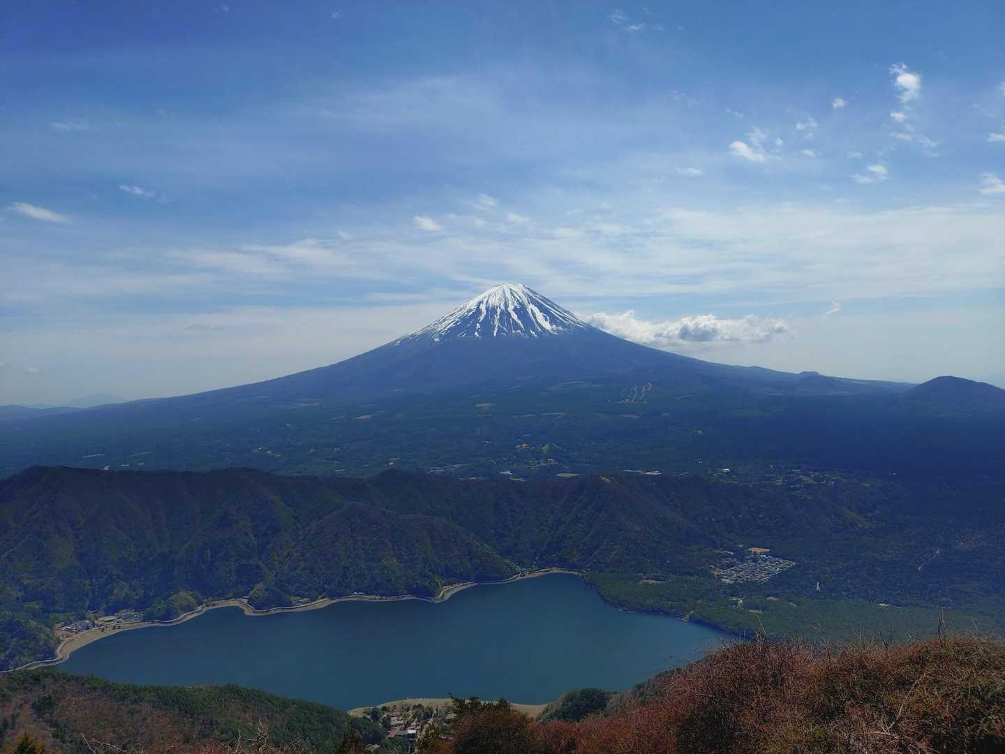 雪頭ヶ岳の展望所
西湖サイコ～‼️