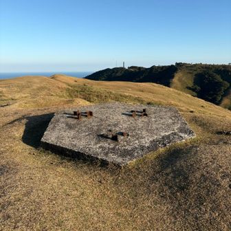頂上辺りの構造物