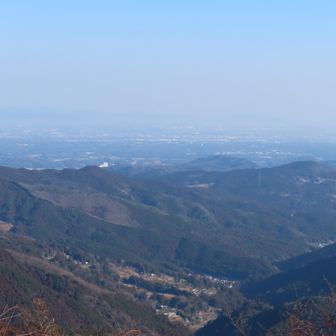 刈場坂峠から熊谷方面の景色
真冬なのに春霞がかかっていました。
