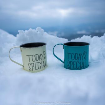 ここで挽きたてコーヒーでもふるまいたいところですが、寒くて面倒だろうと思って、家で淹れてきました。