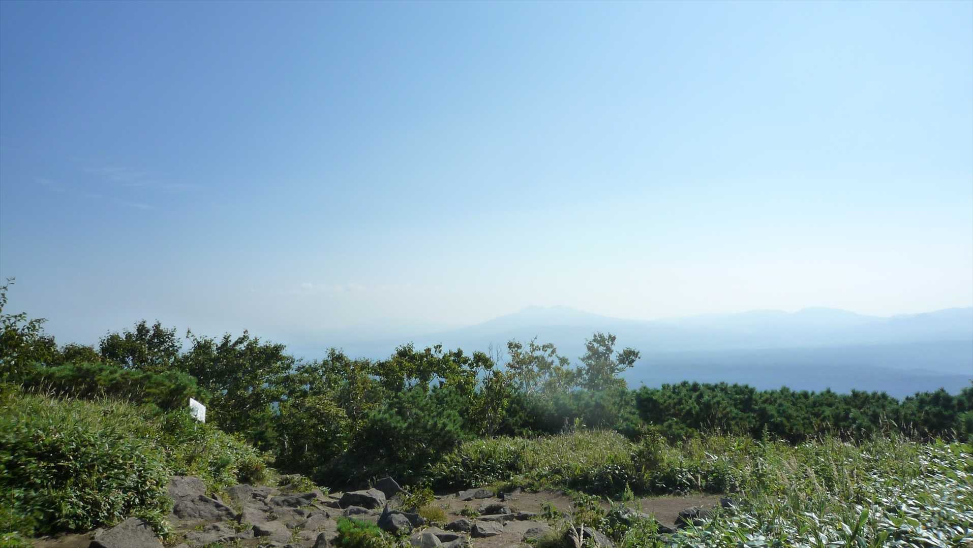 広場で振り返る