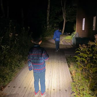 19時からビジターセンター主催の尾瀬自然説明会を聞きに屋外へ✨