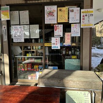 売店も閉まってました。