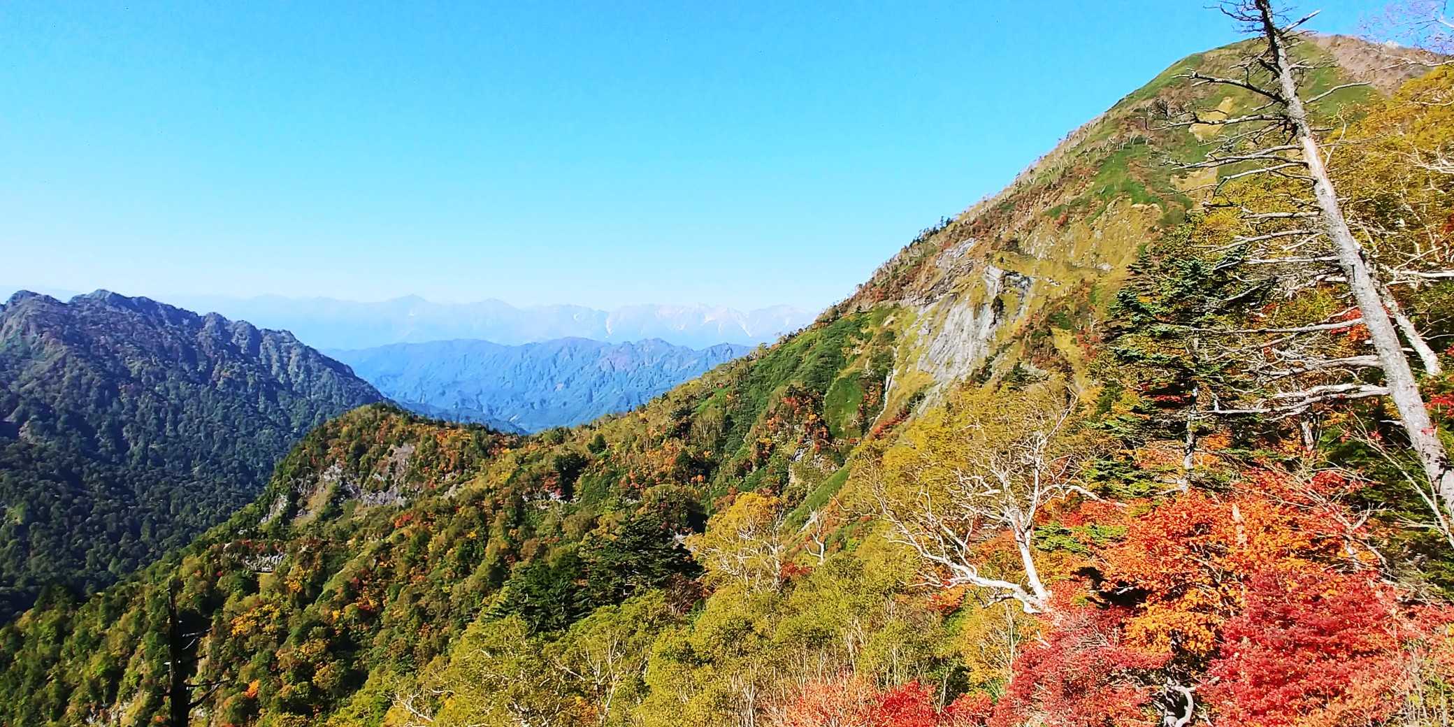 高妻山と戸隠山、その間に広がる北アルプスの山々
絵画のような美しさでした