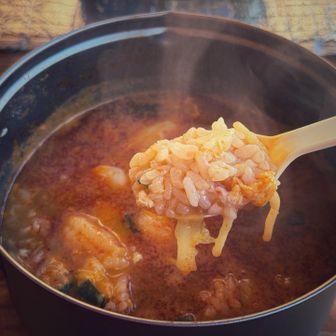 海鮮の旨みたっぷりのスープに追いメシ