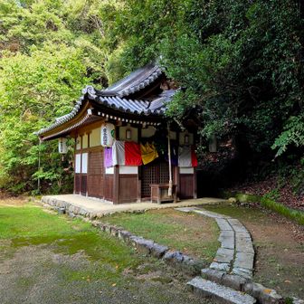 今回は薬師堂に行ってみました。
