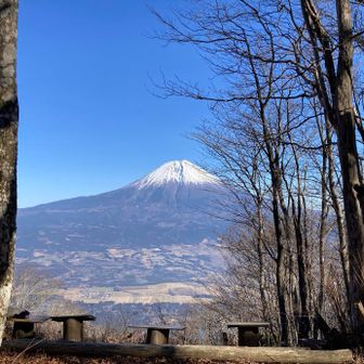 長者ヶ岳に戻って
再び割れ目を愛でながらランチ