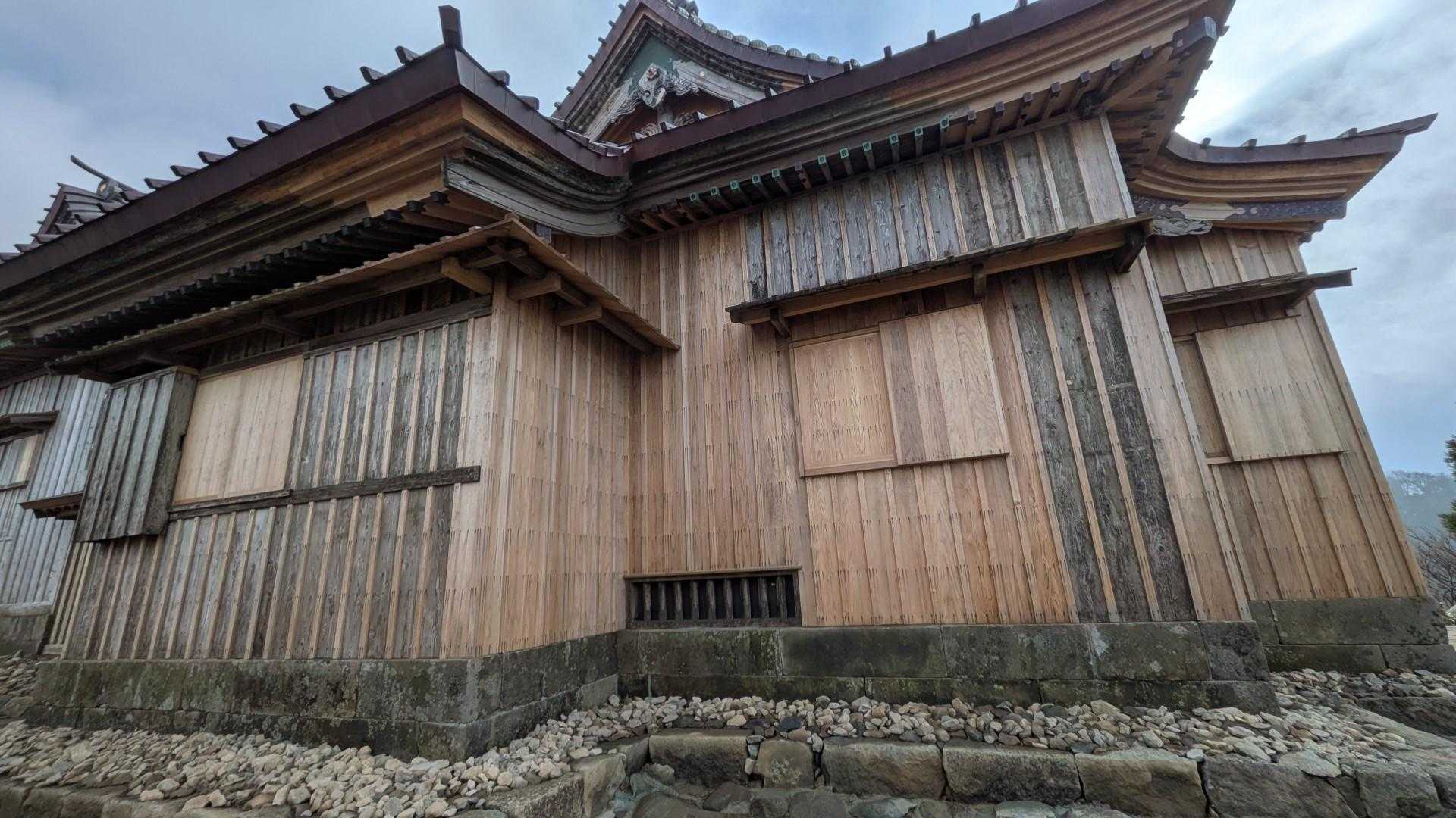 なめるように見る