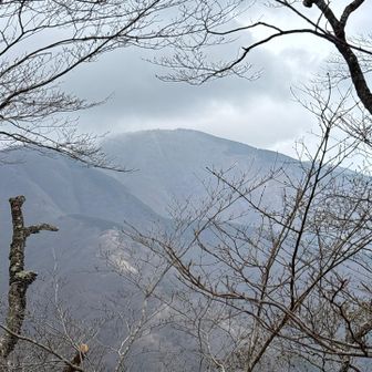 下山途中、やっと山が見えてきました
三ノ塔方面