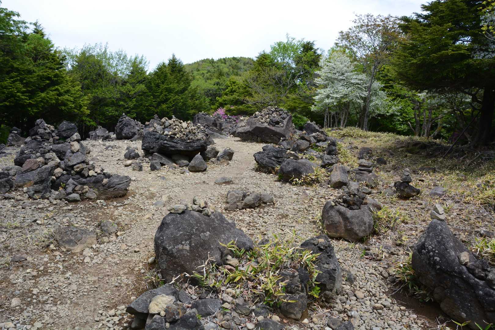 賽の河原みたいな風景が再び。