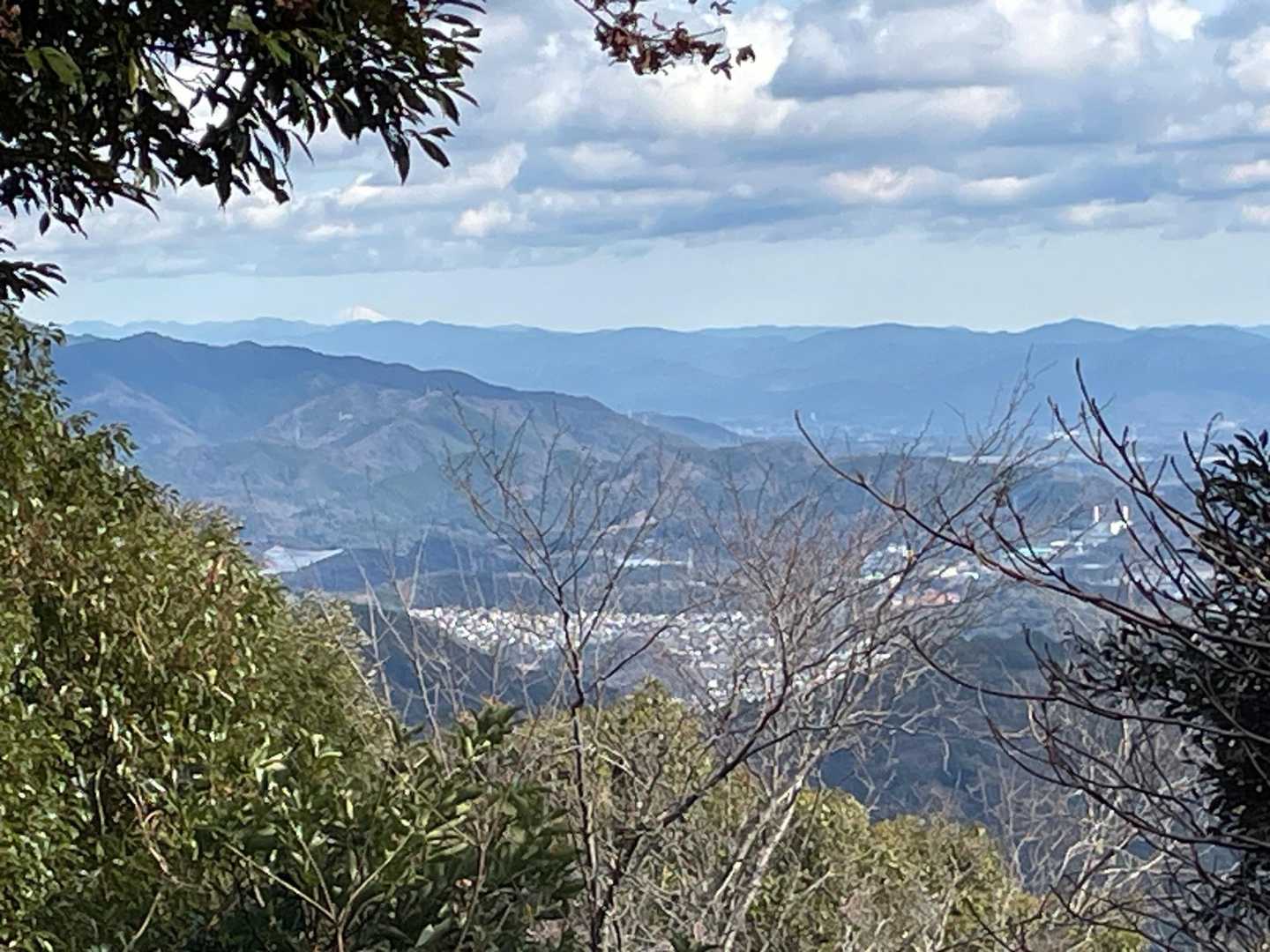 今日は富士山が良く見えます。
📱でも写るのは珍しい、いい気分。
