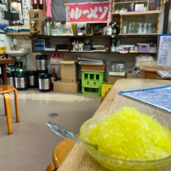 不覚にも登り始めて2枚目の写真が本気でこれだった💦
朝8時半からかき氷…
でもビールの兄さんもいたし