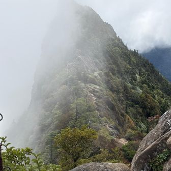天狗岳　雲がとれたりかかったり