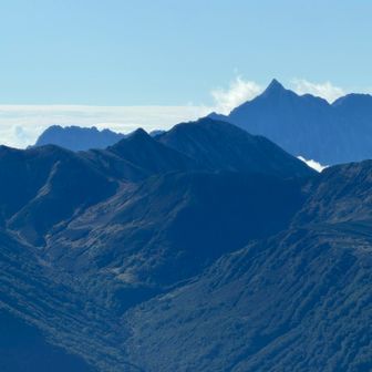 槍の左手前に鷲羽岳にワリモ岳、北鎌尾根がギザギザが気になる