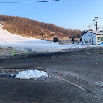 営業前のゲレンデから