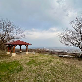 空が澄んでいる日は、広大な富山平野と富山湾、そして立山連峰が一望できるので、オススメです🤗