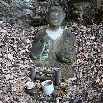 埋もれてるお地蔵様🙏
