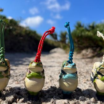 砂浜のような道でケロくんたち