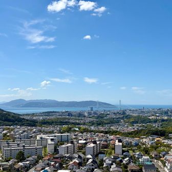 横尾団地を抜けて長ーい階段から振り返り
淡路島⛰️綺麗🤩✨
