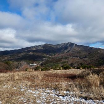 大滝根山を下山して、仙台平から仰ぎ見るのが恒例です