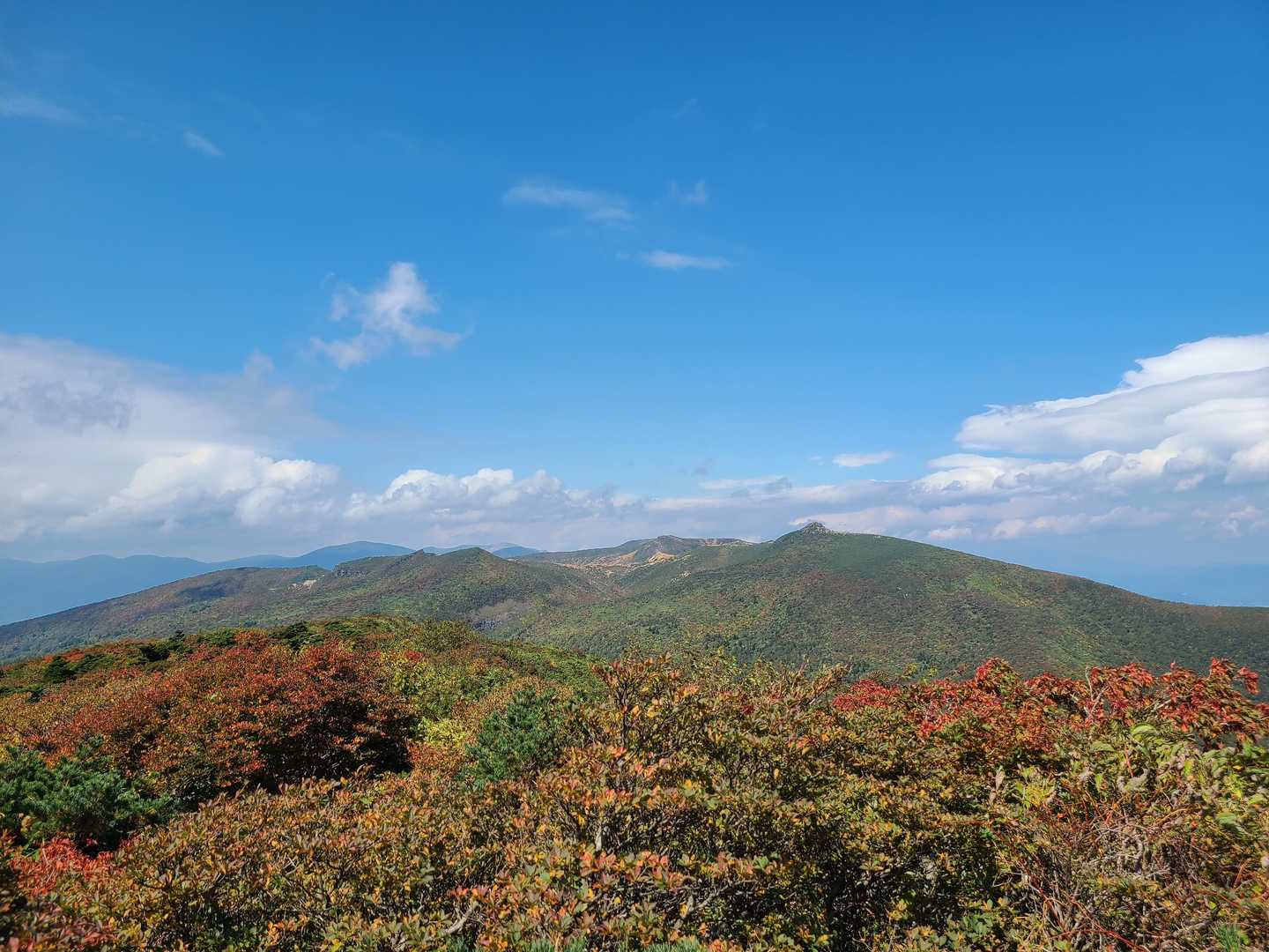 安達太良山方面を望む。