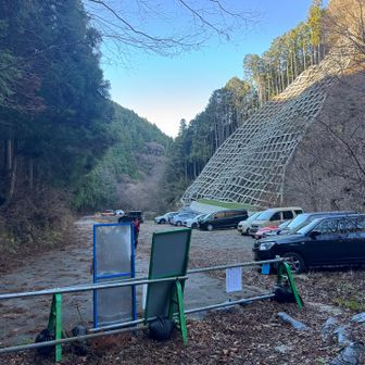 無事下山しました。お疲れ様でした。
それにしても今頃真っ青なええ天気☀️