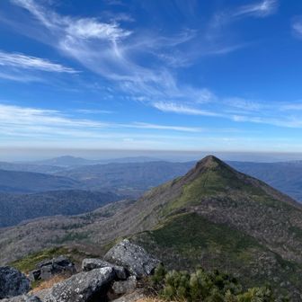 徳舜瞥山。流れていくような雲の形が綺麗でした。