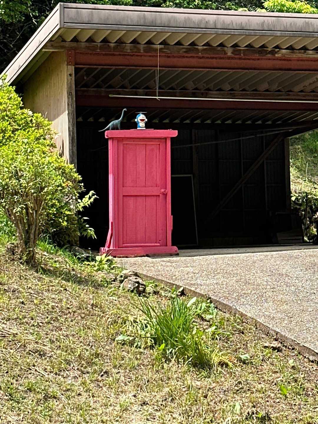 こんなところにどこでもドアが！家まで行けると良いのですがw