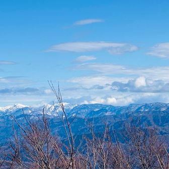 連なる山

冠雪してきれい