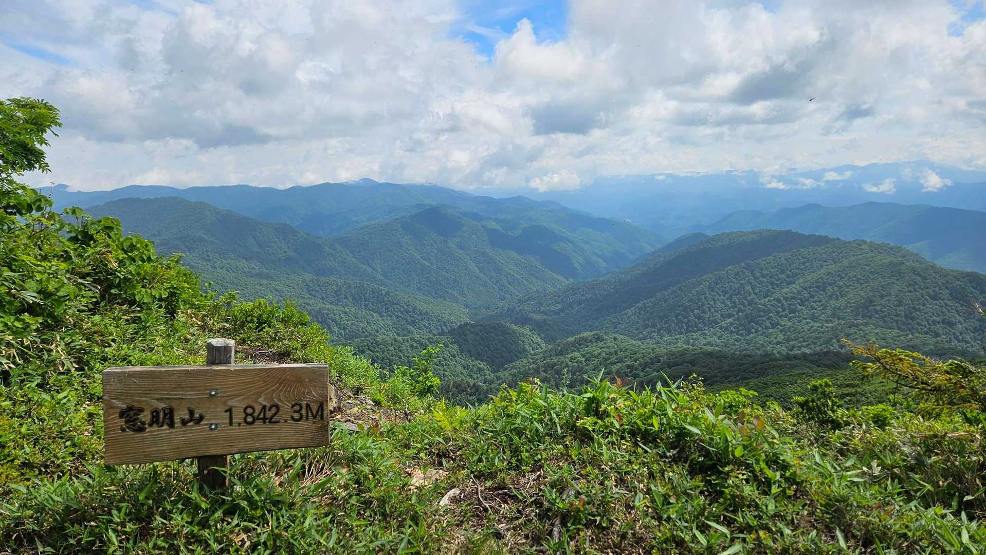 三岩岳-窓明山-巽沢山 縦走コースの写真