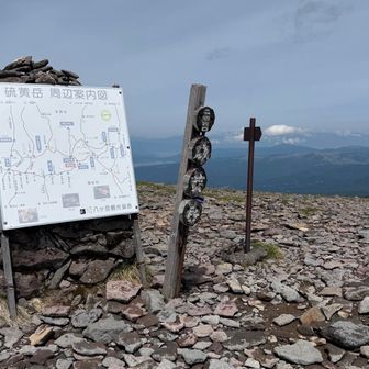硫黄岳山頂2760m
三角点へは通行禁止です。
