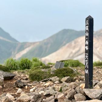本日 最終▲ピーク“三俣山⛰️西峰”到着 1,678m

いつものお気に入りの場所で まったりするつもりが🐜羽アリの乱舞しており 退散しようとしたら…