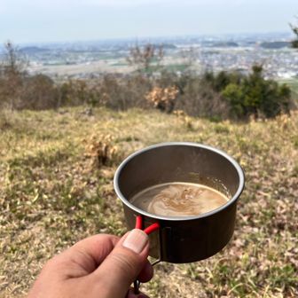 霞んだ展望を見ながらコーヒータイム。デザートは無。