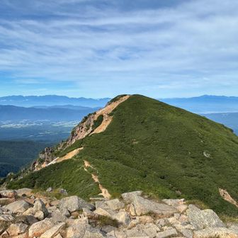右手に見える天狗岳。先に硫黄岳に行ってから帰りに寄ることにします。