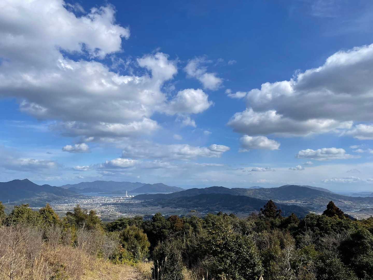 山頂手前の展望所からの
周防大島&上関方面🤩