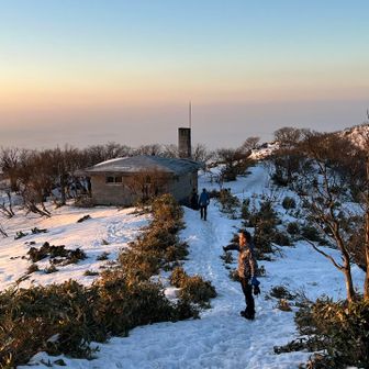 さぁ、避難小屋まで帰って朝ごはんを食べましょう