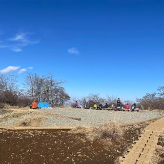 山頂は整備されてて過ごしやすかった。トイレもあり